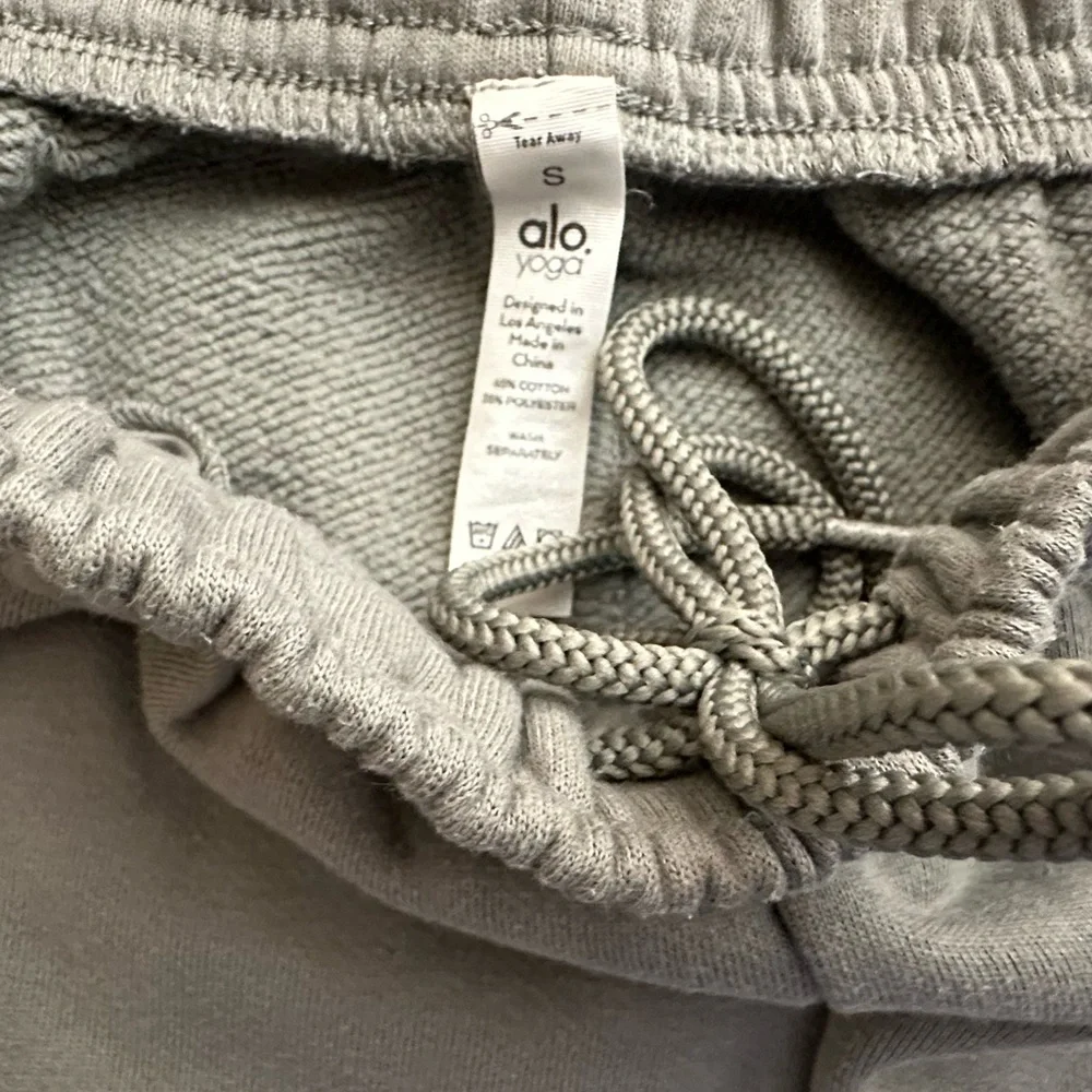 Alo Accolade Sweat Set - Picture 6 of 6
